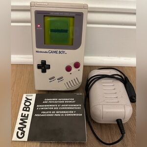 Nintendo Gameboy 1989 w/ Rechargeable Battery Pak/Consumer Booklet - Powers On